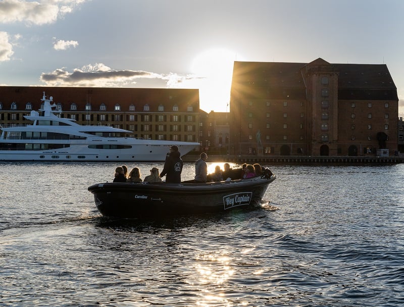 Copenhagen Canal tour - havnerundfart og kanalrundfart i københavn - boat tour copenhagen - Hey Captain 30