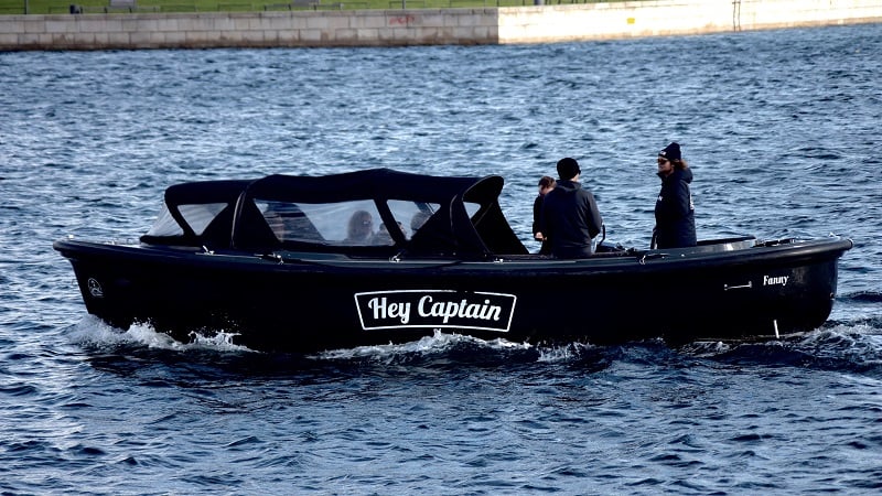 Copenhagen Canal tour - havnerundfart og kanalrundfart i københavn - boat tour copenhagen - Hey Captain 107